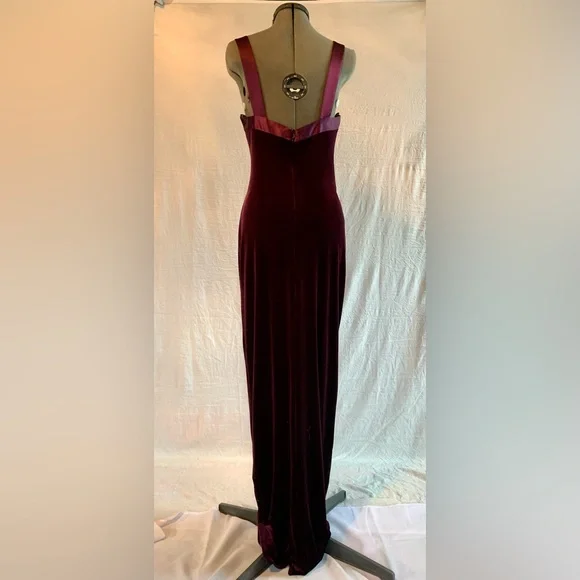 Vintage - David Meister Velvet Burgundy Formal Dress. Size 8 - Picture 3 of 7
